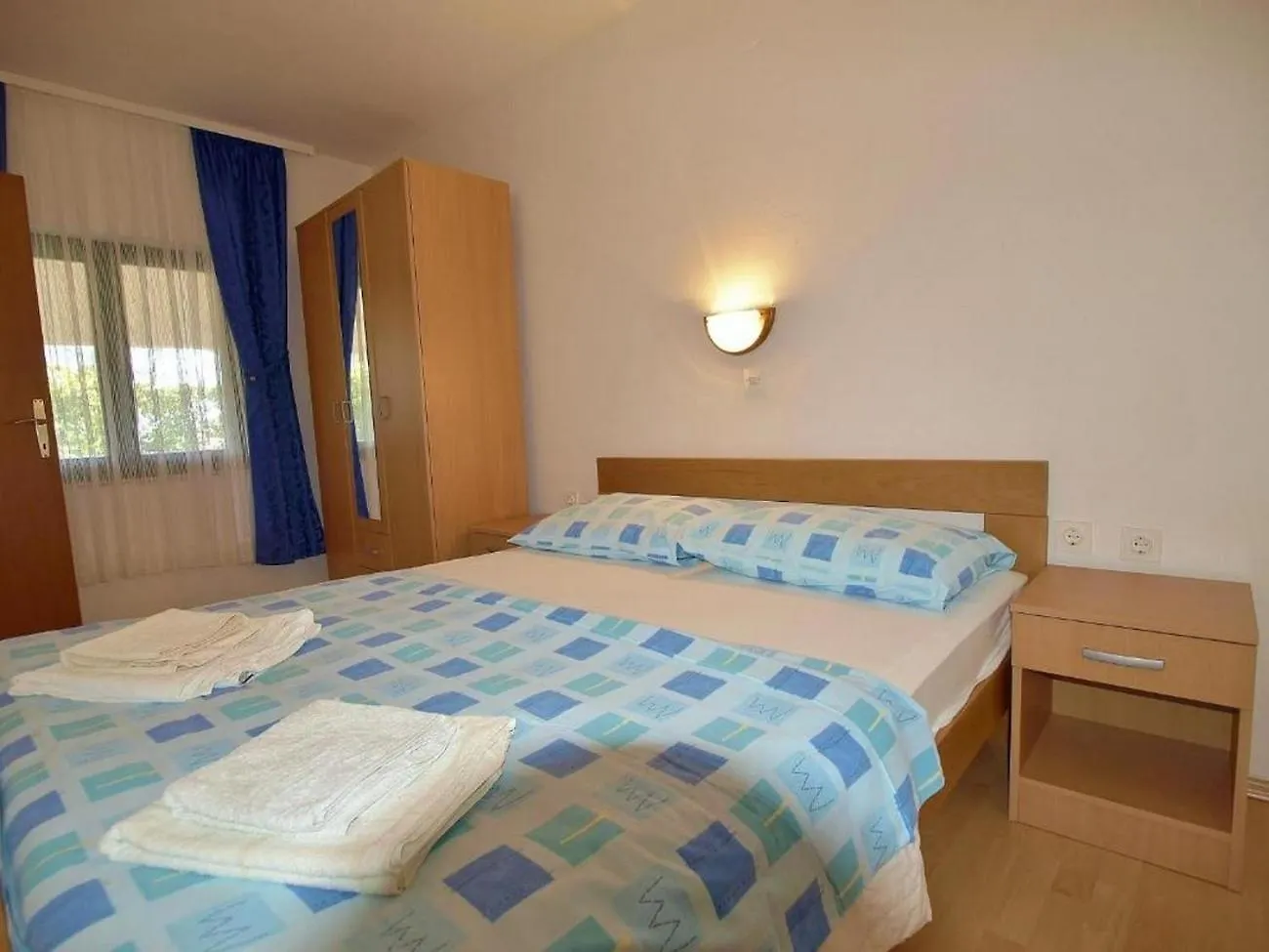 Apartments With A Parking Space Lopar, Rab - 22583