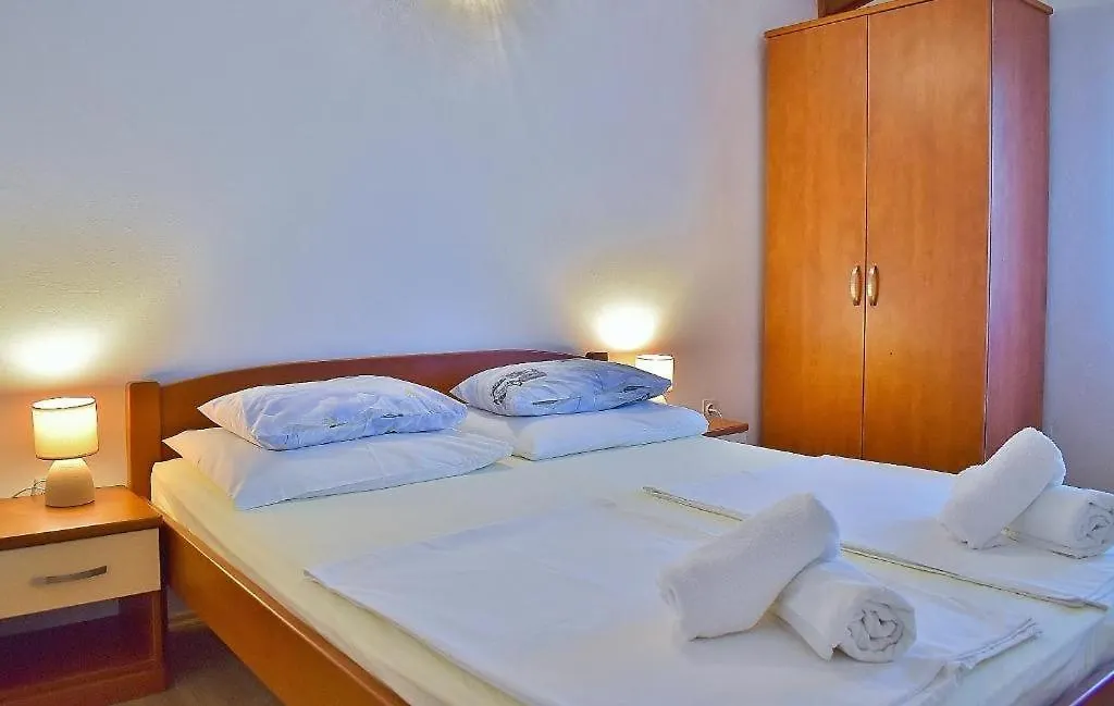 Apartments With A Parking Space Lopar, Rab - 22583